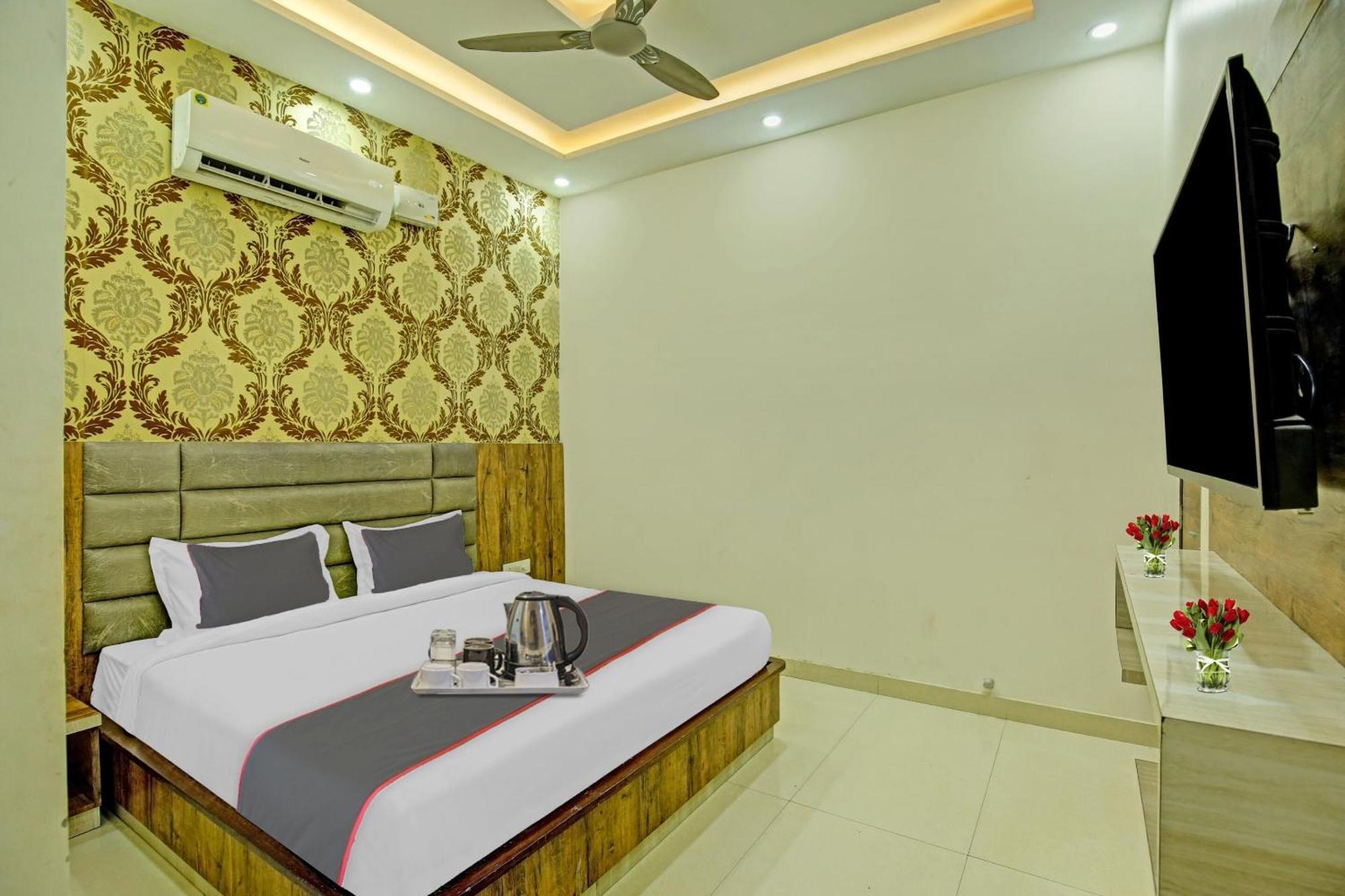 Collection O Rd Hotel Zirakpur Exterior foto